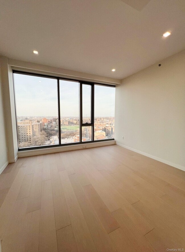 Building Photo - 35-32 Leavitt St