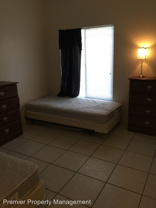 Building Photo - 179 Cypress Way E