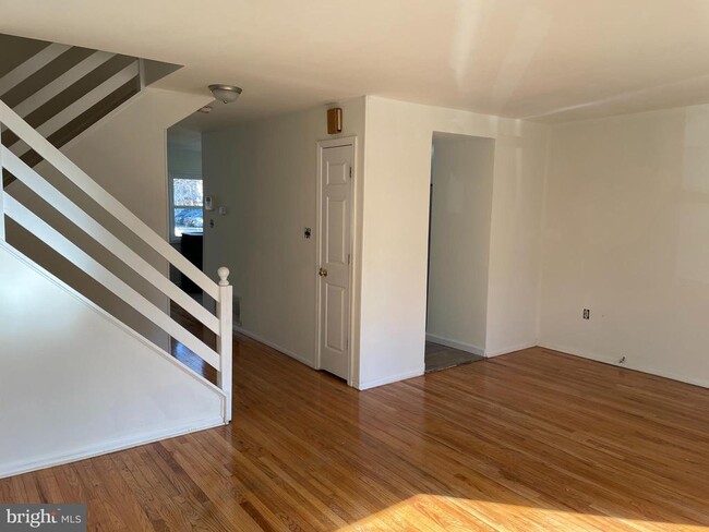 Building Photo - 28 Keith St