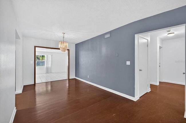 Building Photo - 215 Edgewater Dr