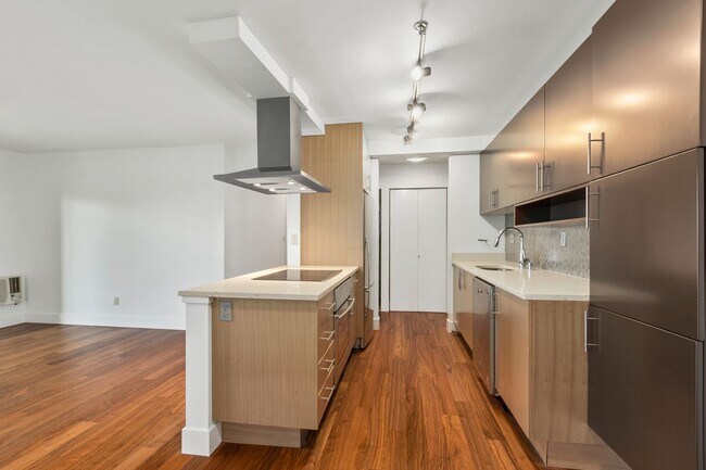 Building Photo - 1Bd/1Ba Seattle Condo
