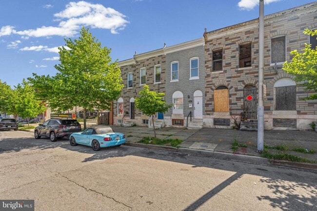 Building Photo - 1669 N Milton Ave