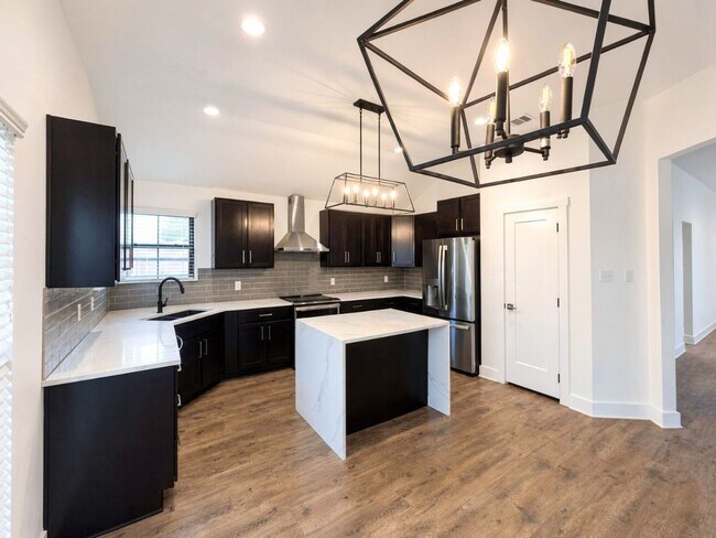 Building Photo - Modern 3 Bed / 2 Bath Home in West Temple