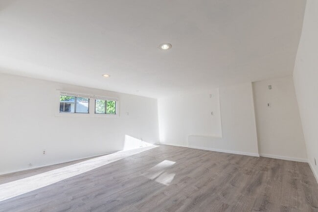 Building Photo - 2226 Redondo Blvd
