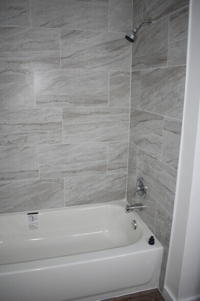 Building Photo - 108 E Kirby