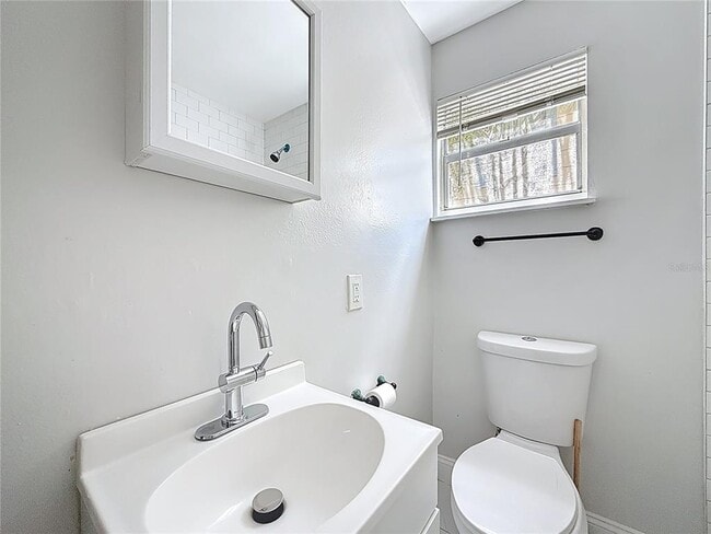 Building Photo - 618 17th Ave S