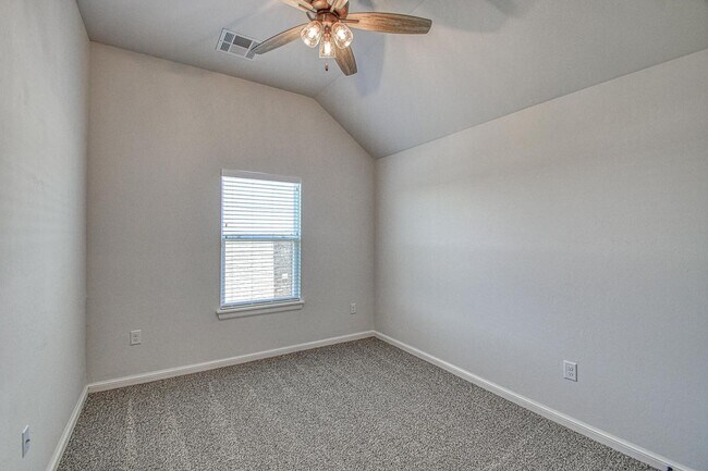 Building Photo - Beautiful Home in Summit Lakes!