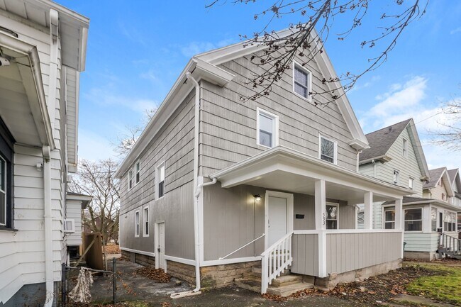 Building Photo - 593 Emerson St