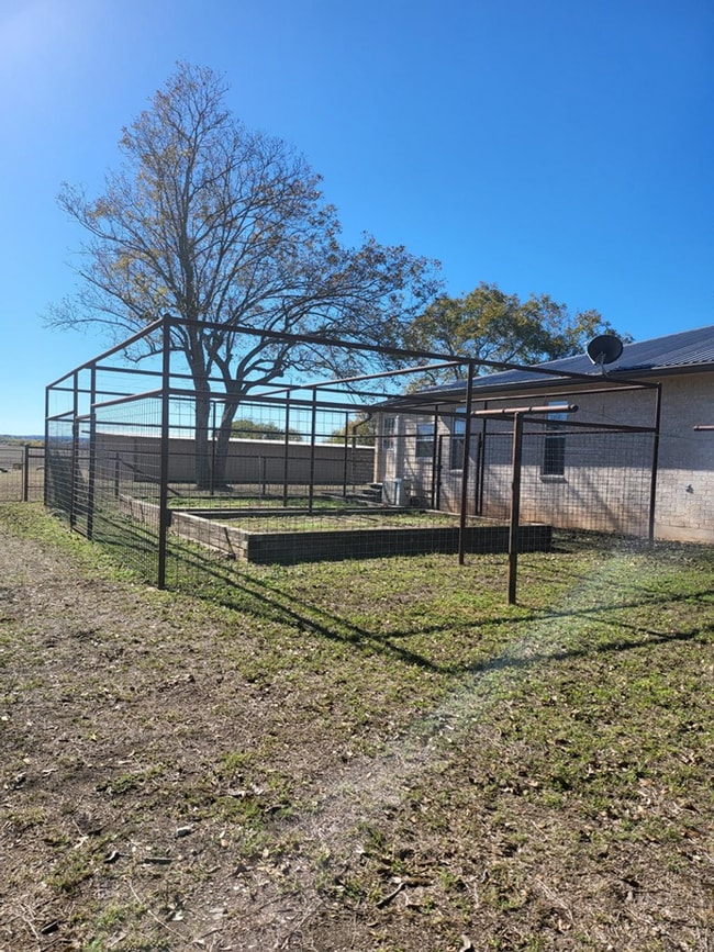 Building Photo - FOR LEASE!! Country Living