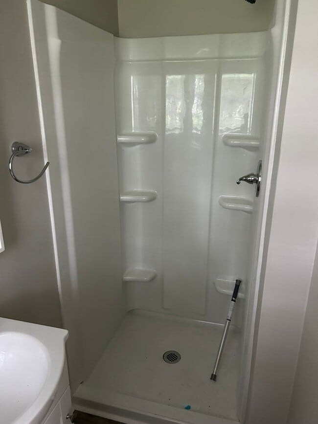 Building Photo - 3 bedroom, two bath home for rent