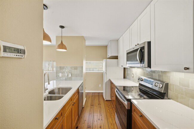 Building Photo - 1302 Rosalie St