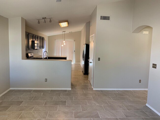 Building Photo - 8824 S Desert Rainbow Dr