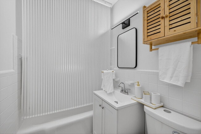 Building Photo - 1317 NE 1st Ave.