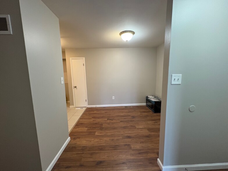 Building Photo - 10352 Forest Brook Ln