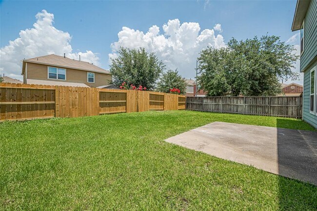 Building Photo - 18402 Each Elm Way