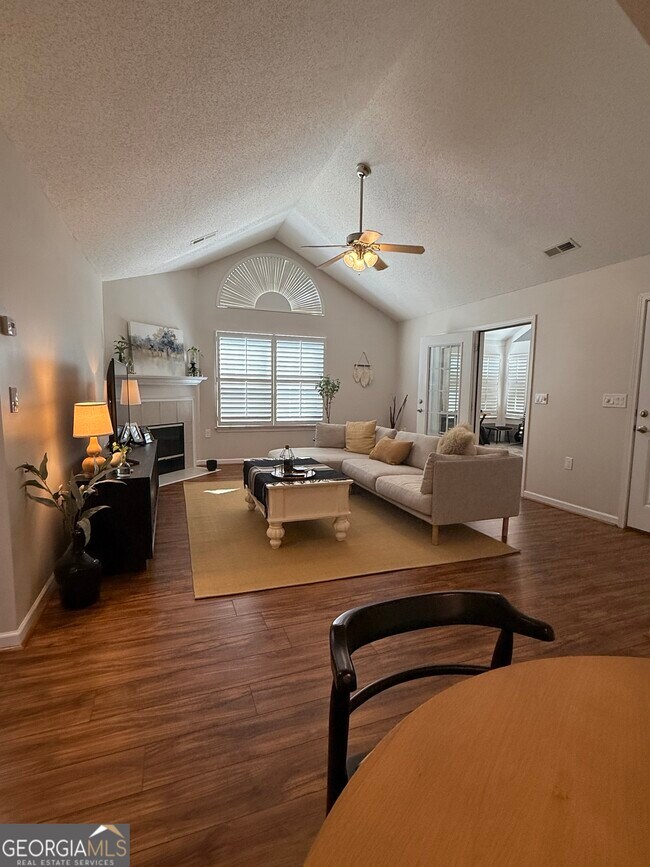 Building Photo - 3050 Orchard Ridge Cir