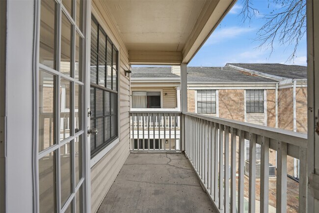 Building Photo - 2750 Holly Hall St