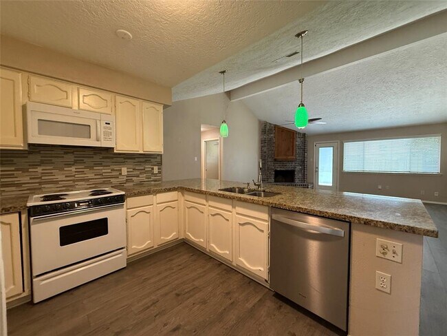 Building Photo - 19631 San Gabriel Dr