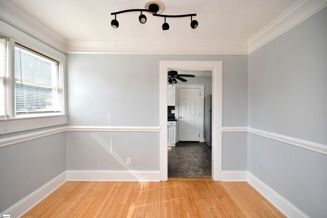 Building Photo - 204 Parkins Mill Rd