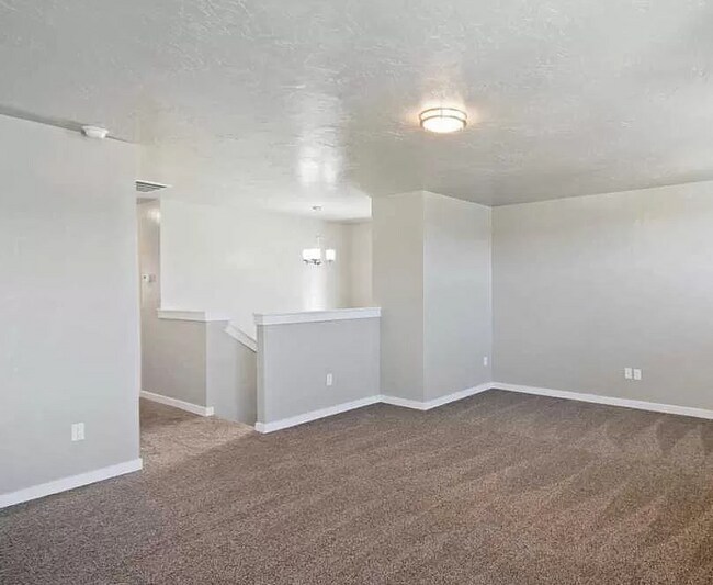 Building Photo - 147 S Baraya Way