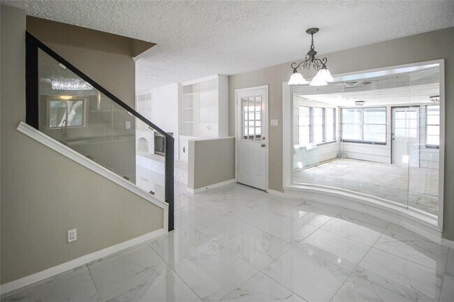 Building Photo - 15102 Torry Pines Rd