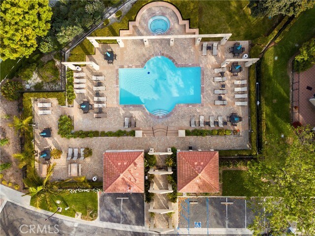 Building Photo - 37 Giotto