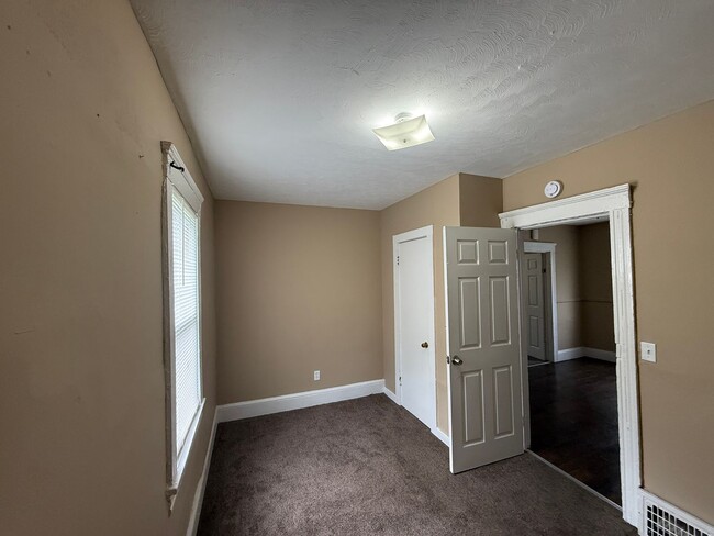 Building Photo - 522 W 23rd St