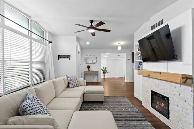 Building Photo - 2407 S Lois Ave