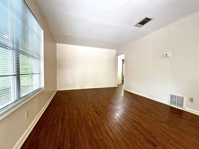 Building Photo - 607 Bellevue Pl