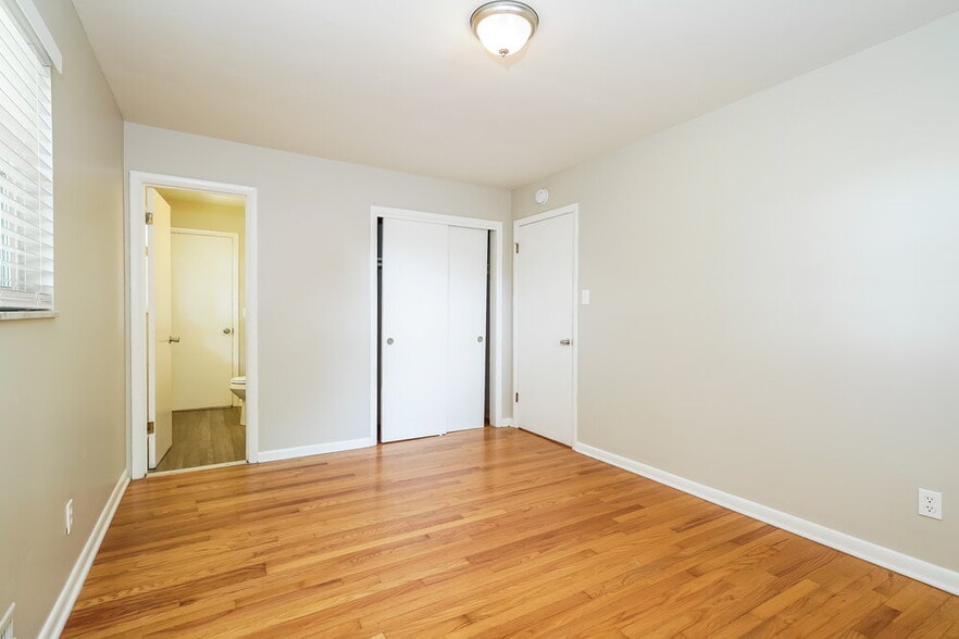 Building Photo - 507 Green Valley Dr