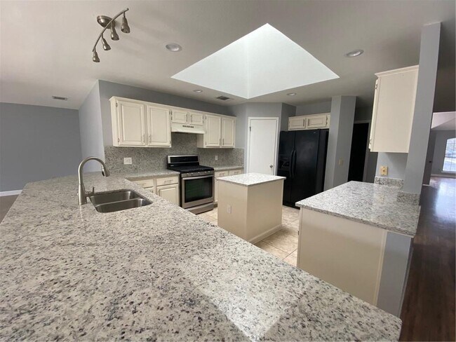 Building Photo - 16916 Dorman Dr