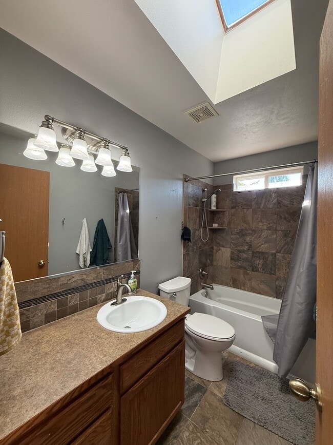Building Photo - Beautiful 4 Bed 2 Bath Colbert Home in Mea...