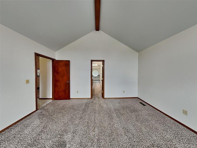 Building Photo - 5612 SE 85th St