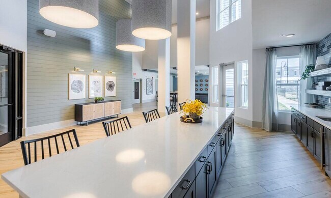 Building Photo - 340 W 25th St