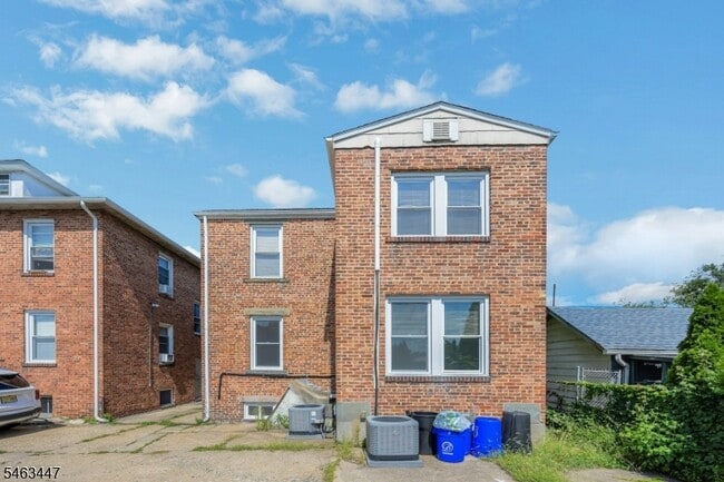 Building Photo - 58 Floyd Ave