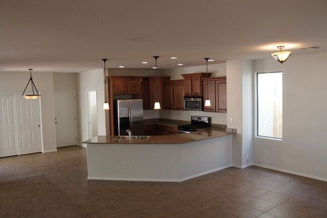 Building Photo - Beautiful 4 Bedroom in Lyons Gate!