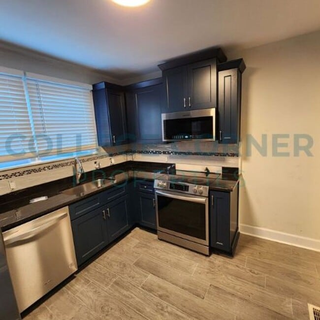 Building Photo - 1231 Brookwood Dr