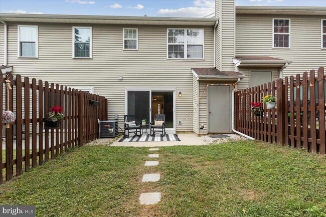 Building Photo - 105 Pin Oak Ct