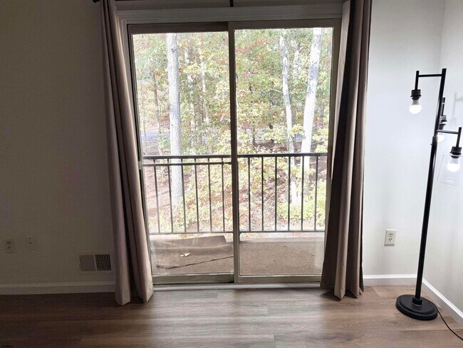 Building Photo - 11 Colonial Ct