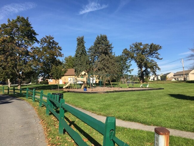 Building Photo - 8854 Breinig Run Cir