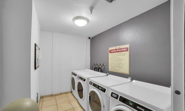 Building Photo - 620 S Gramercy Pl