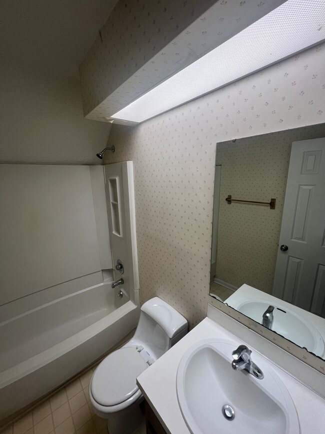 Building Photo - 2319 Oak Leigh Dr
