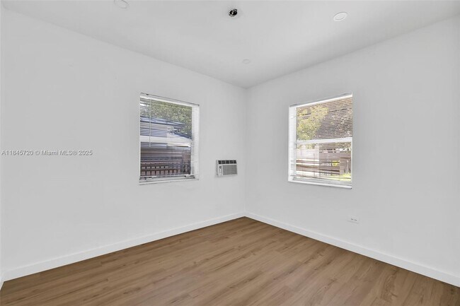 Building Photo - 1315 NE 146th St