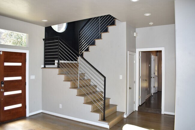 Building Photo - 2307 Autumn Oaks Trail