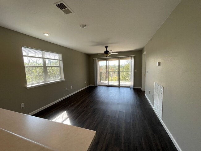 Building Photo - 2 bedroom 2 bath Apartment for Rent in Branson, Missouri -  Walk IN