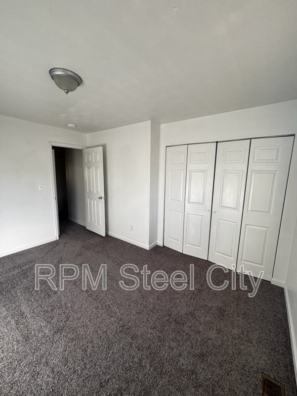 Building Photo - 28 Yorkshire Rd