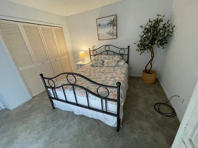 Building Photo - 9405 S Ocean Dr