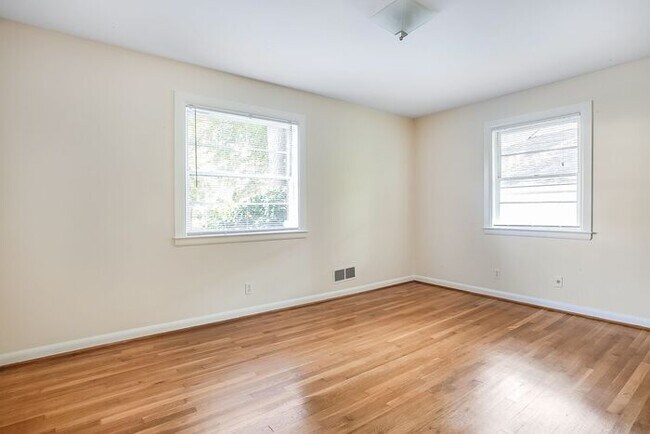 Building Photo - Druid Hills Hidden Gem! 4Bed-3 Bath, Hardwood Floors, Available NOW!