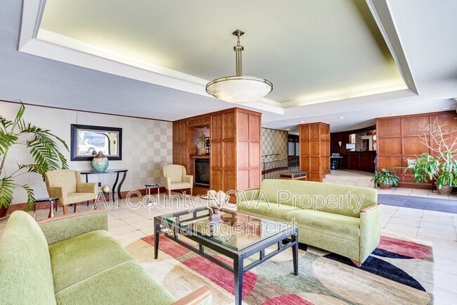 Building Photo - 922 24th St NW