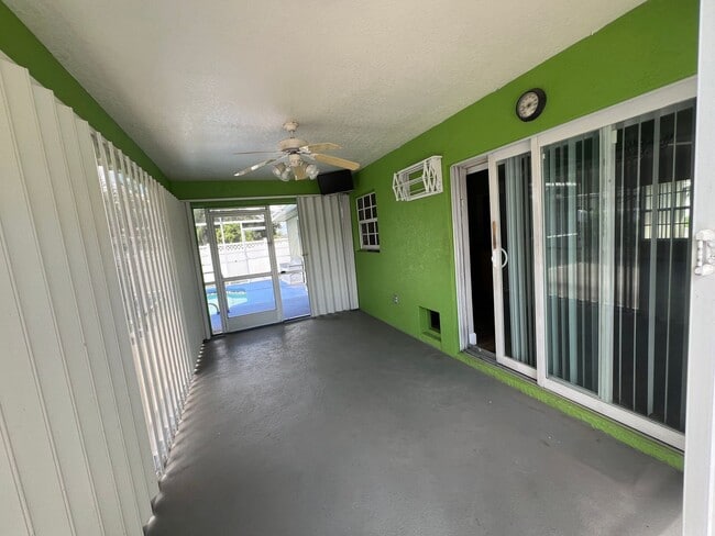 Building Photo - ($2,095) * ANNUAL ** Pool ** 3 Bed / 2 Bath - Harbor Heights  ** Single Family Home